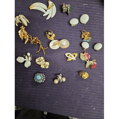 586 - Selection of Clip on Earrings