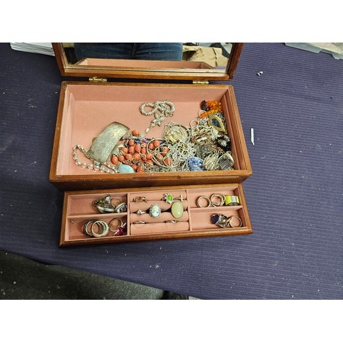 580 - Jewellery Box and Contents