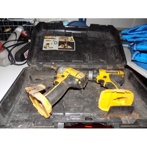 162 - 2 DeWalt Drills