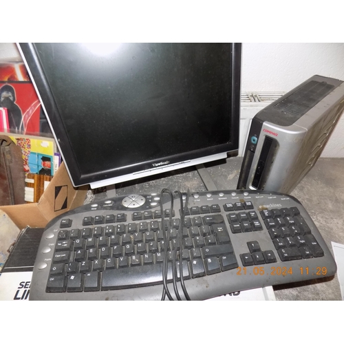 22 - Compaq Computer, Keyboard and Monitor