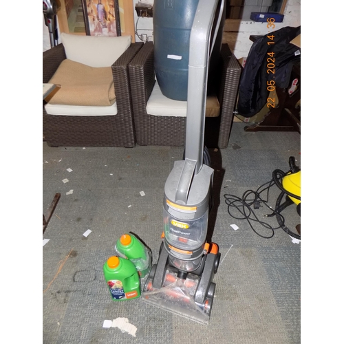 300 - Vax Carpet Cleaner with Solution w/o