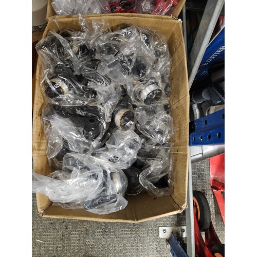 122 - 31 Black Fishing Reels