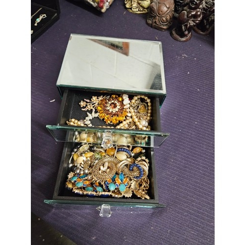 610 - Jewellery Box and Contents