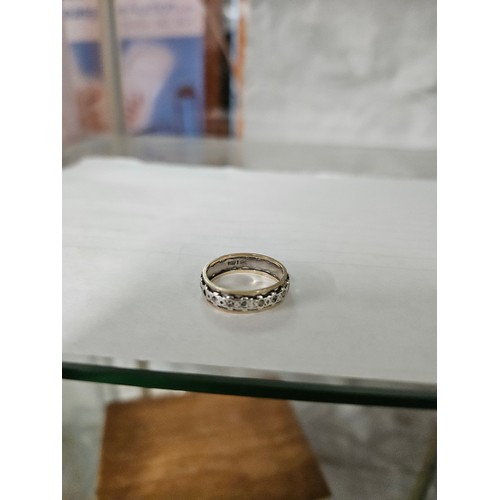 623 - 9ct Gold and Silver Ring 2.2g