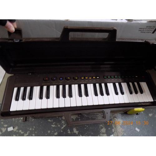 510 - Cased Yamaha Keyboard