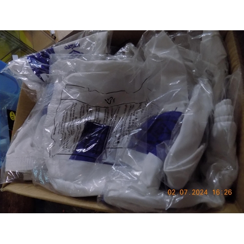 64 - 40 Umbro Everton Home Shorts Size 146cm