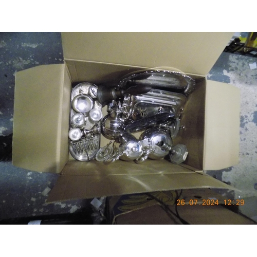 495 - Box of Metalware