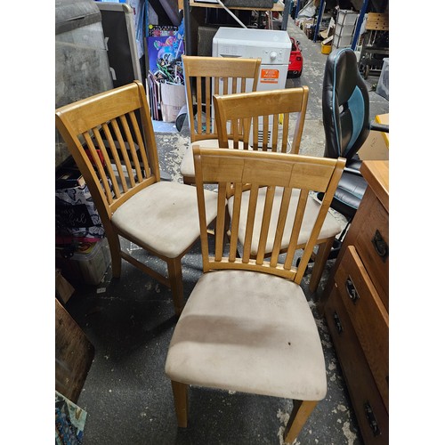 570 - 4 Chairs