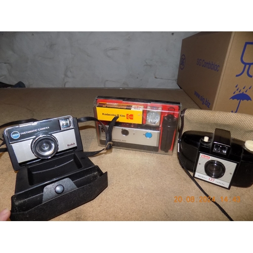 82 - 3 Camera's. Inc Kodak and Brownie