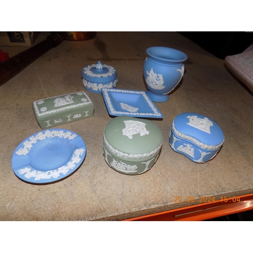 93 - Box of Wedgewood
