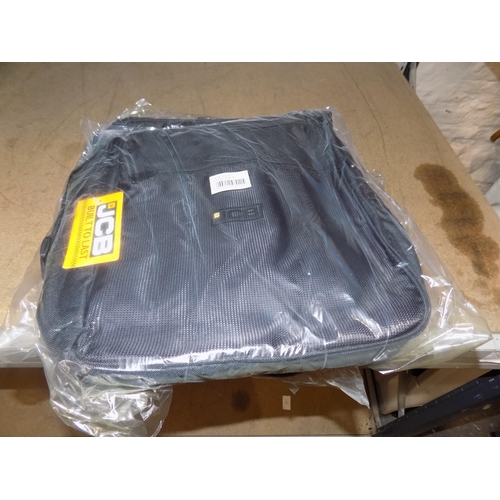 126 - 5 New JCB Flight Bags