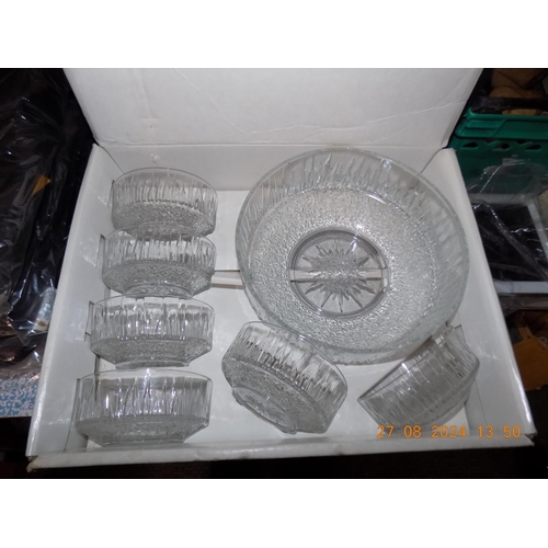 140 - Boxed Ravenhead Desert Dishes