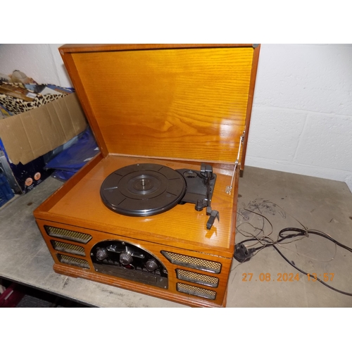 155 - Vintage Style Record Player a/f