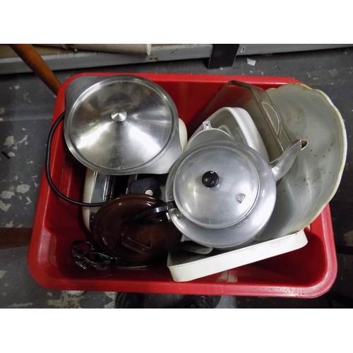 171 - Box of Kitchenware