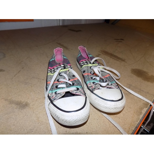 303 - Pair of Converse Size 4