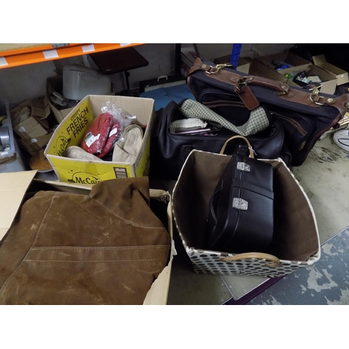 324 - Selection of Clothing Items