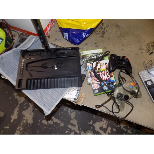 341 - Charging Station, 2 Controllers and 2 Xbox 360 Games