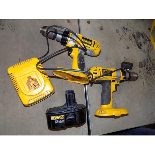 346 - 2 18V Dewalt Drills with 1 Battery and 1 Charger