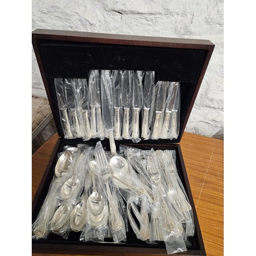 617 - Boxed Flatware Set