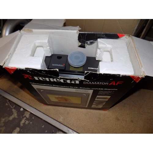 121 - Boxed Relecta Diamator AF Projector