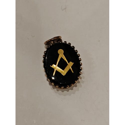 620 - 9ct Gold Freemasons Pendant 4.54g