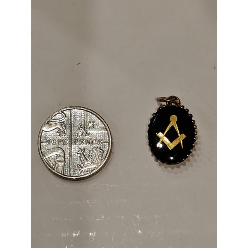 620 - 9ct Gold Freemasons Pendant 4.54g