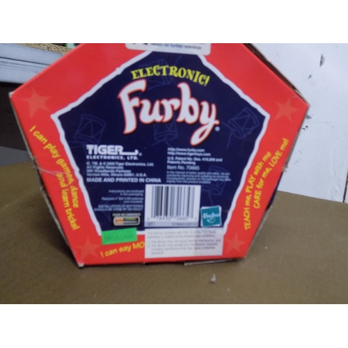 849 - Hasbro 2000 Furby President Special Edition