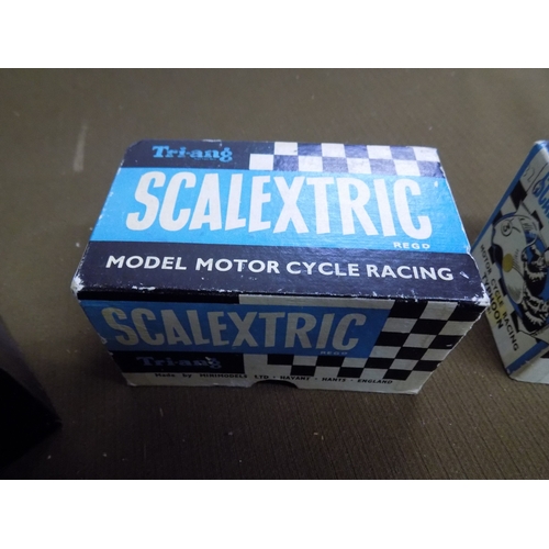 1019 - 2 Vintage Scalextric Cars