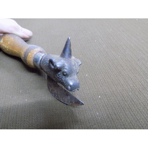 1021 - Antique WW1 Bully Beef Bulls Head Tin Opener