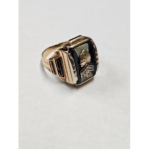 1152 - 9ct Gold College Ring 8.19g