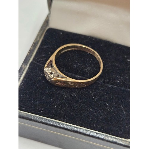 1156 - 9ct Gold Ring 2.2g