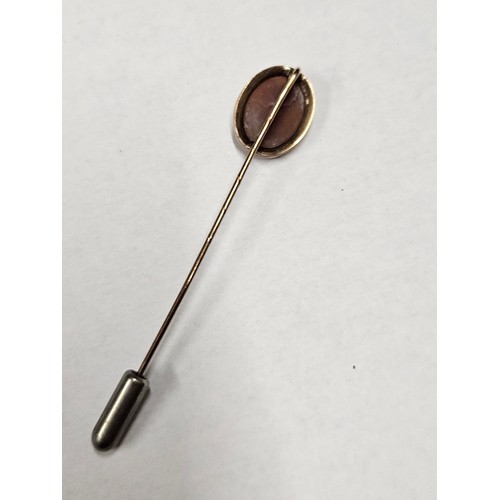 1163 - 9ct Gold Cameo Hat Pin 1.8g