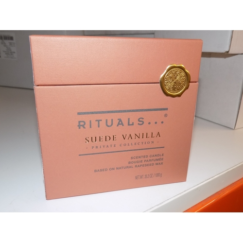 368 - New Rituals XL Candle Suede Vanilla