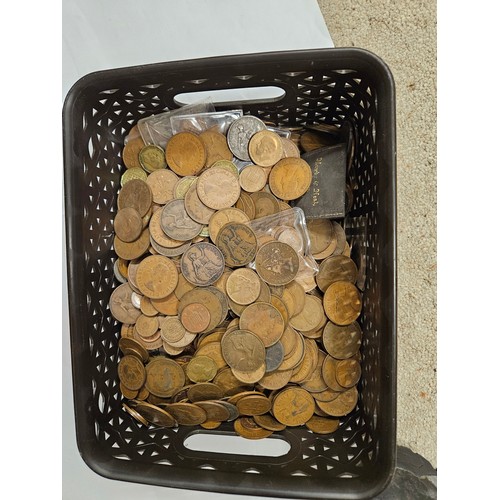 708 - Selection of British Coins. Inc Shillings, Pennies etc