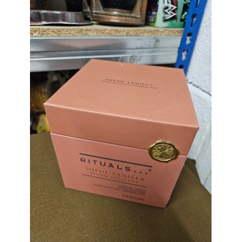 238 - New Rituals XL Candle Suede Vanilla