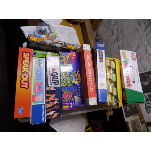 206 - Box of Games and Jigsaws