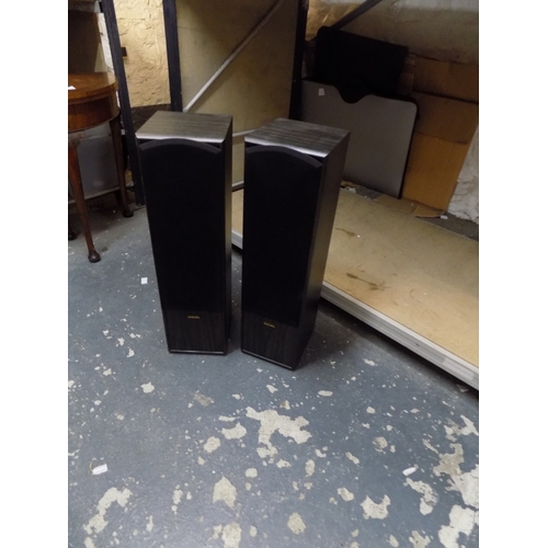 99 - 2 Acoustic Speakers