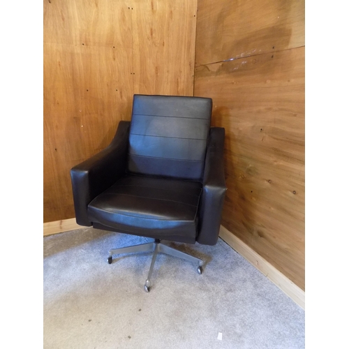 319 - Ring Mobelfabrikk Chair. Width 71cm, height to Back 100cm, Height to Seat 52cm