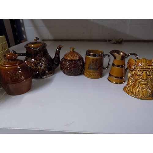 69 - Selection of Collectable Pottery