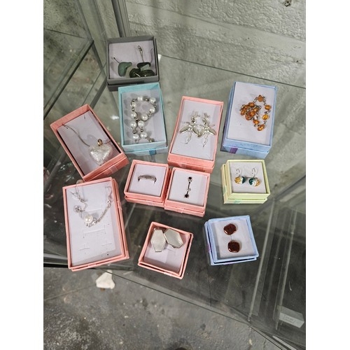 631 - Selection of 925 Silver Jewellery