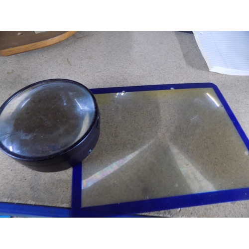 19 - Magnifier and Magnifying Glass