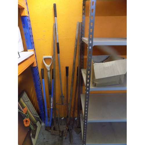 261 - Selection of Gardening Tools