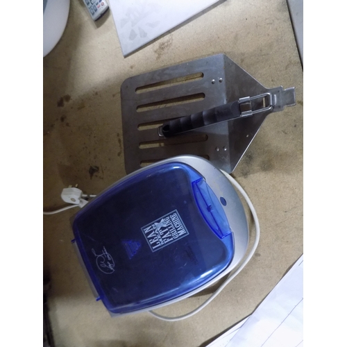 61 - Grilling Machine and Large Spatula