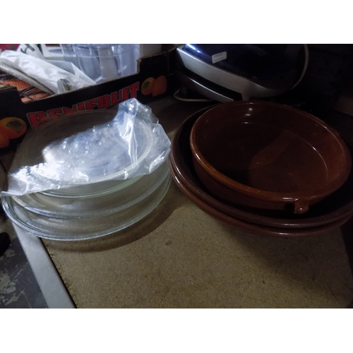 62 - Selection of Microwave Plates etc