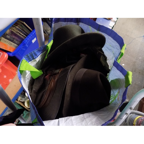 89 - Bag of Men's Hats
