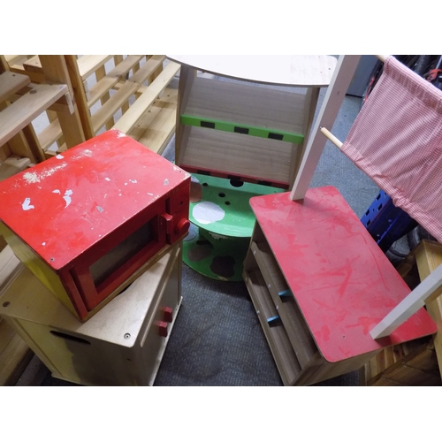 99 - Selection of Children's Wooden Play Items