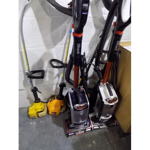 180 - Shark Vacuum