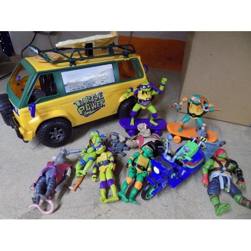 102 - Selection of Teenage Mutant Ninja Turtles Figures and Truck