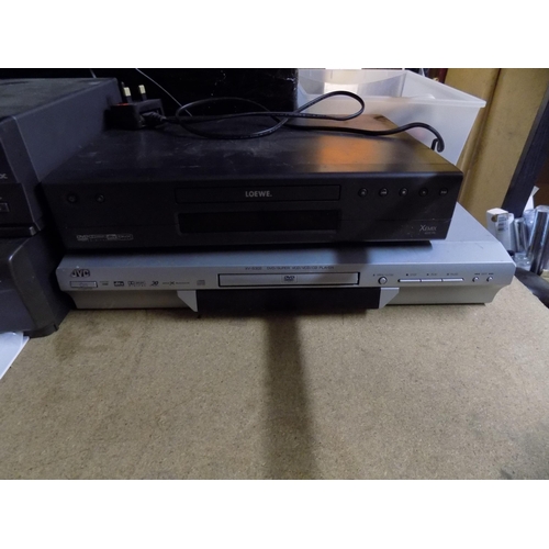 70 - 2 DVD Players