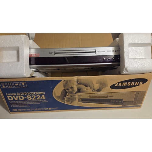 196 - Samsung DVD-S224 DVD VCD CD MP3 Player in Original Box w/o